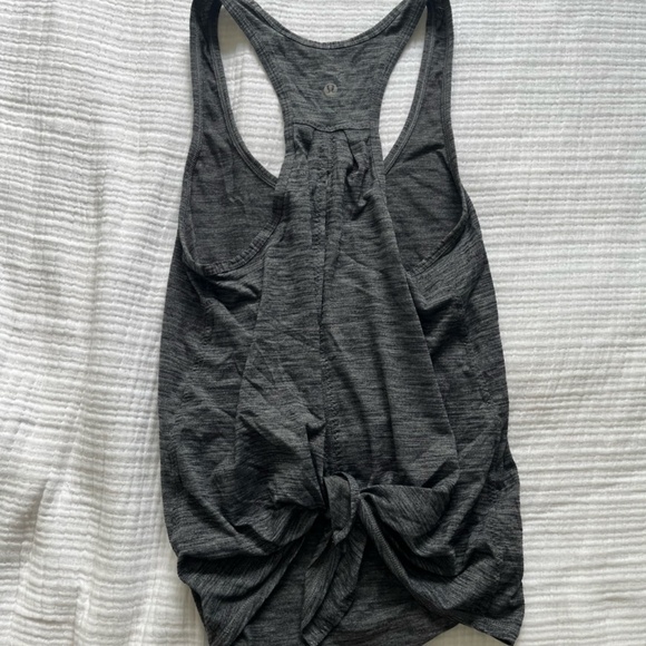 Lululemon Salute the Sun Tank - Color: Heathered Black, Size: 6 - Picture 9 of 12